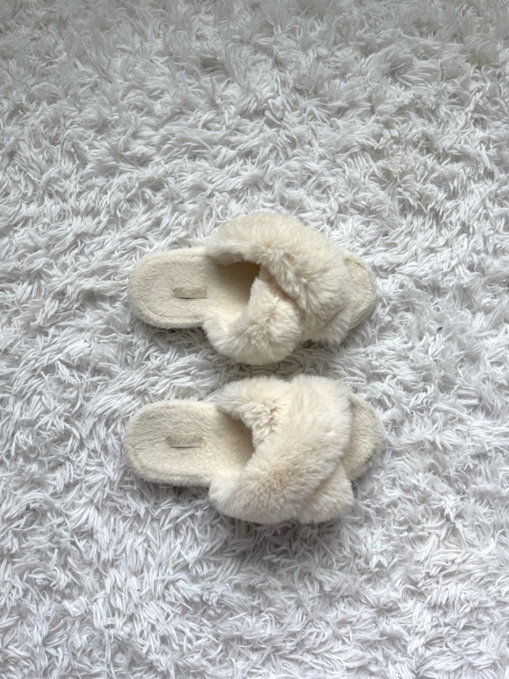 Cozy Faux Fur Crisscross Slippers in Cream